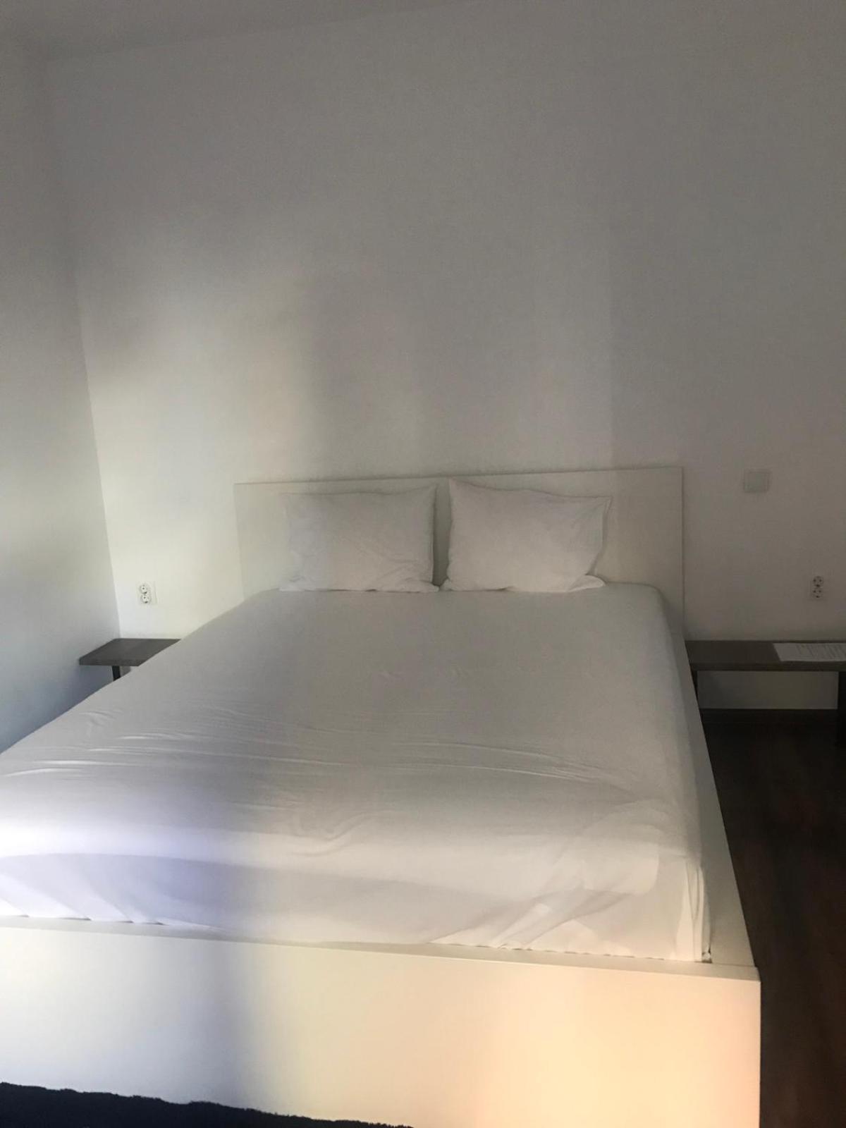 Lilia 3 Self-Check In Apartment With Hot Water Despite Prevention In The Neighborhood, Food And Drink Shop Open Until 10 Pm And Free Parking Area Next Ot 24 Hours Food And Drink Shop And Free Parking Area Σόφια Εξωτερικό φωτογραφία