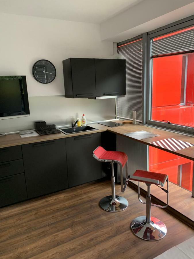 Lilia 3 Self-Check In Apartment With Hot Water Despite Prevention In The Neighborhood, Food And Drink Shop Open Until 10 Pm And Free Parking Area Next Ot 24 Hours Food And Drink Shop And Free Parking Area Σόφια Εξωτερικό φωτογραφία